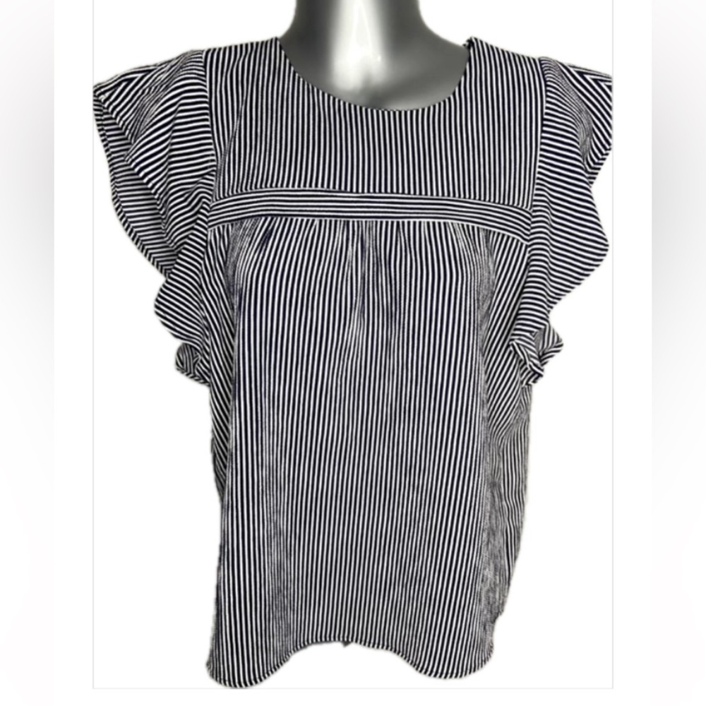 Monteau Las Angeles Ruffle short sleeve top. Size Small black and white…